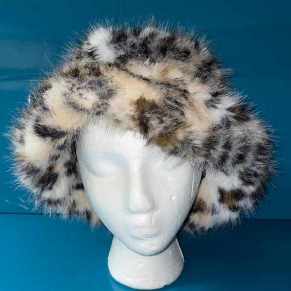 Free People X Unreal Fur Ice Queen Bucket Hat - Picture 1 of 3